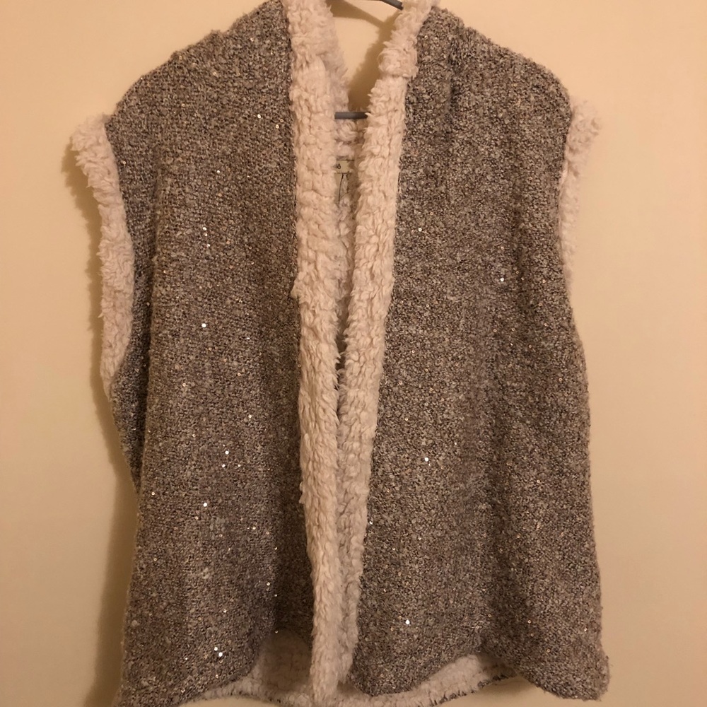 Esciô xl Sherpa lined sequin vest